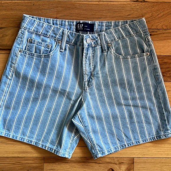 GAP Pants - 🌺GAP 100% Cotton 5” Striped Denim Shorts